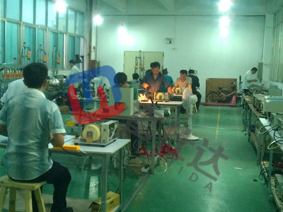 手持式自動鎖螺絲機生產車間